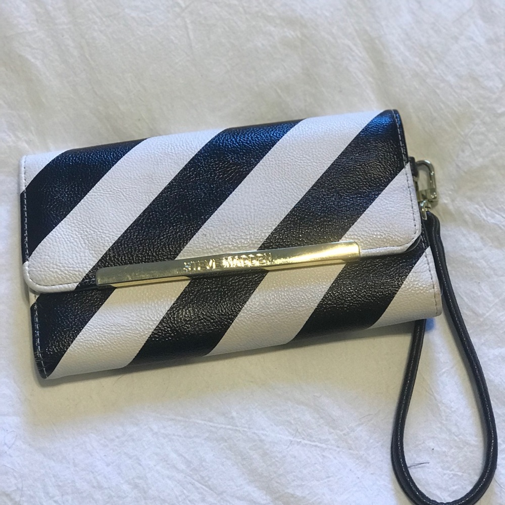 Steve Madden Wristlet